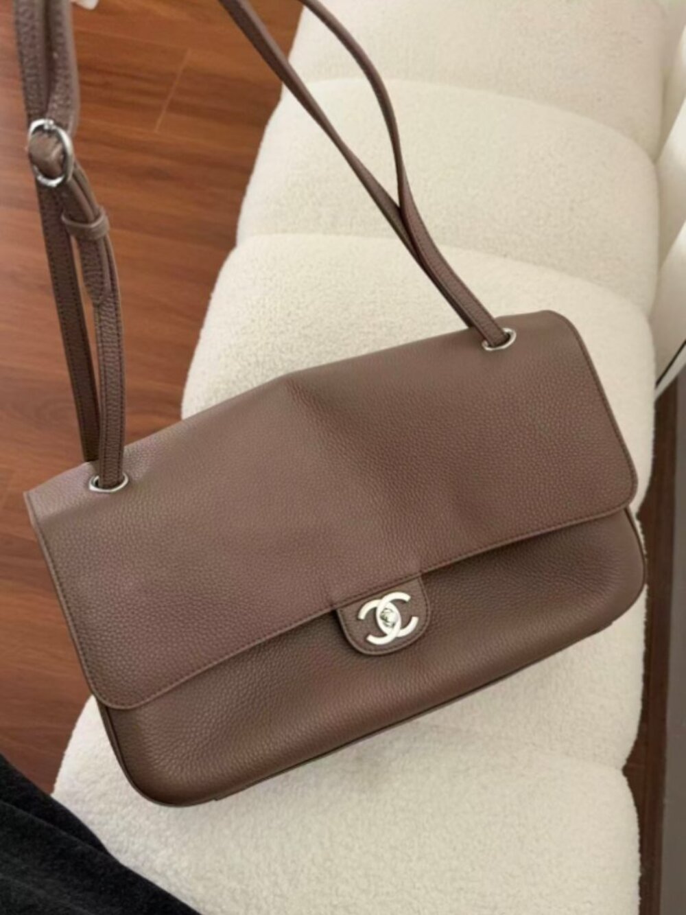 Classic CHANEL bag: A Stylish and Versatile Choice for Elegance